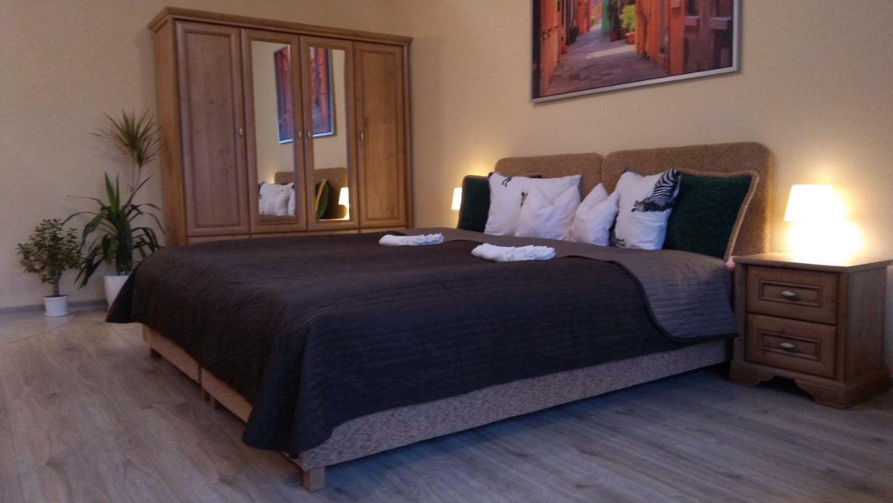Apartament Raz Dwa Trzy Жешув Экстерьер фото